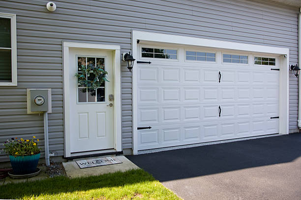 24/7 Emergency Garage Door Panel Replacement experts in Melrose, MA